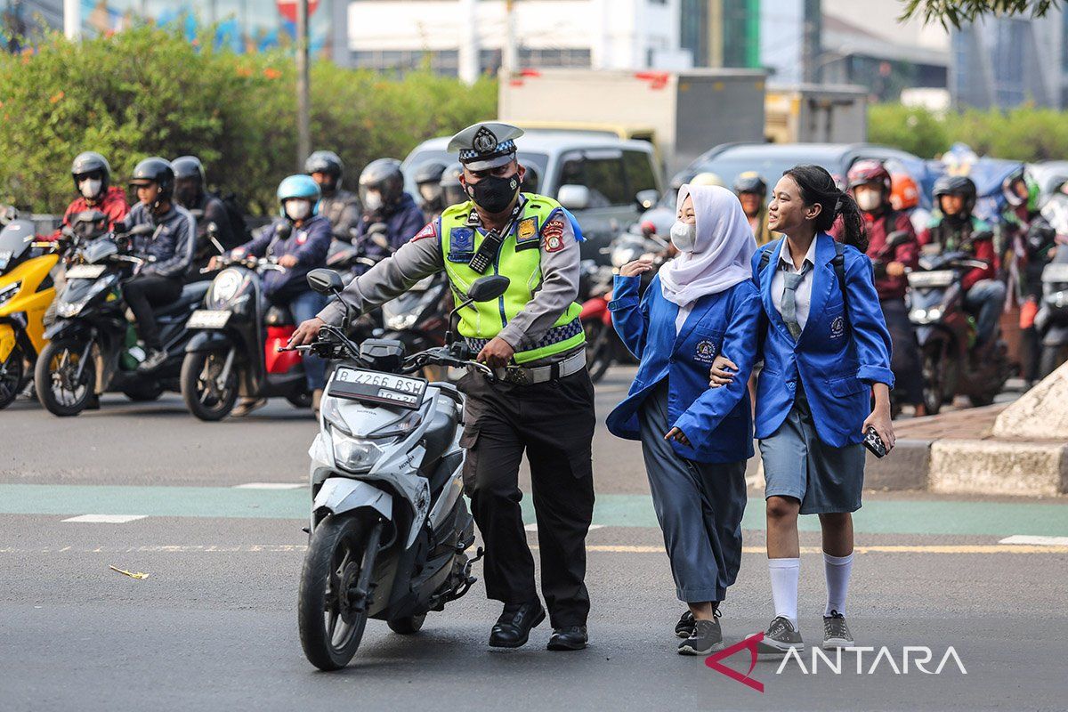 DPR urges police to use survey results as motivation for improvement