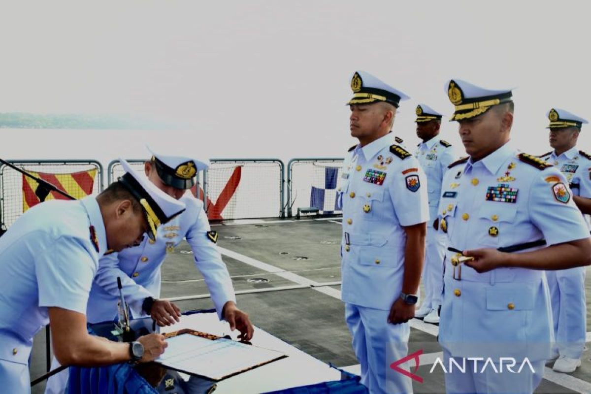 Indonesian Navy Replaces Six Warship Commanders in Leadership Regeneration