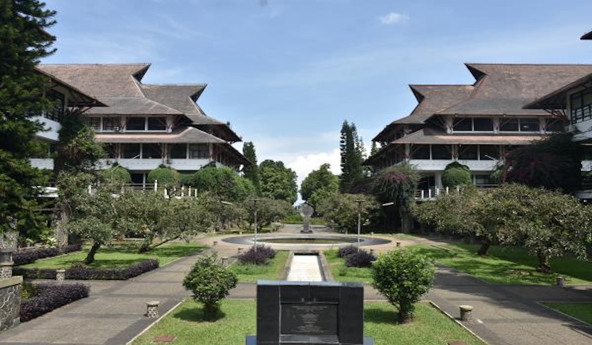Economic Factors Dominate as 60,000 University Entrants Fail to Re-register