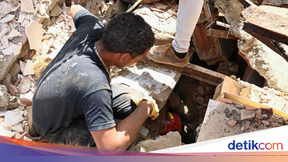 Rescue Teams Overwhelmed in Search for Survivors After Devastating Venezuela Earthquakes
