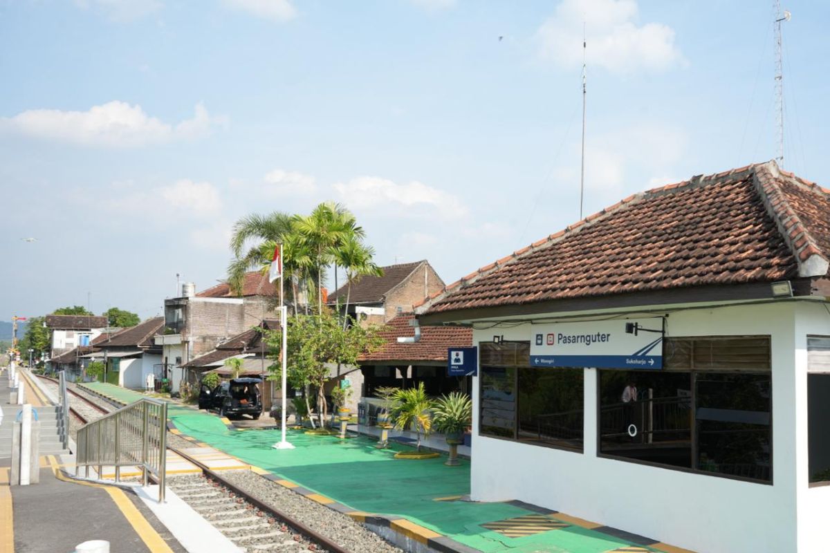 Weekend Getaway to Pasarnguter Station: Enjoying Traditional Herbal Drinks