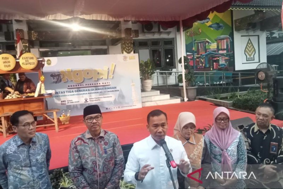 Minister Gathers Fathers in Yogyakarta to Promote 'Fathers Must Be Present' Campaign