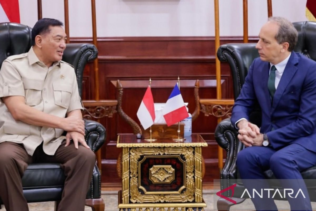 Sjafrie Discusses Strengthening Defence Cooperation with French Ambassador