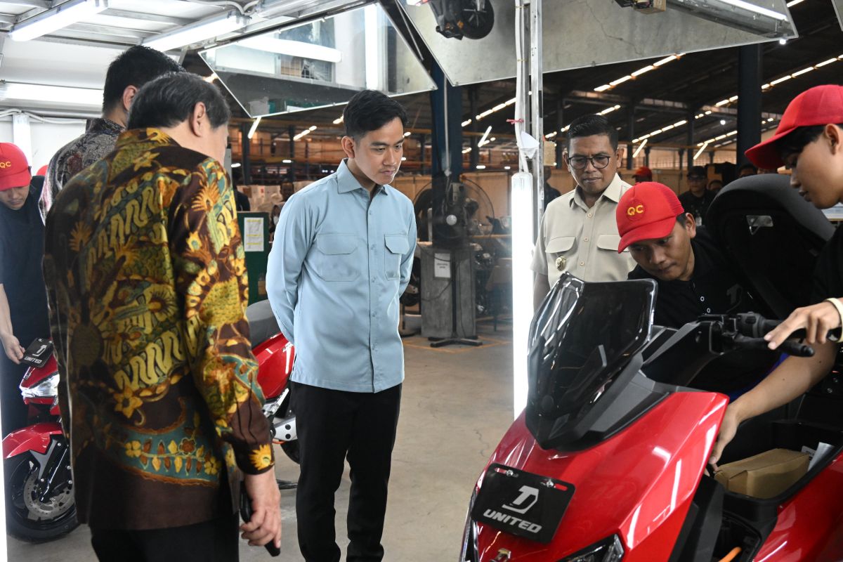 VP Gibran Reviews Electric Vehicle Production, Supports Domestic Component Use