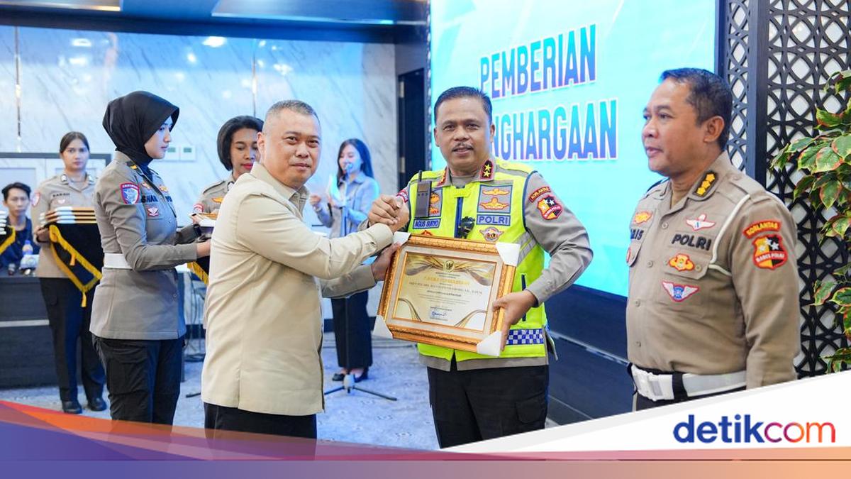 Traffic Corps Receives Award from Transport Minister for Successful 2026 Eid Transport Security