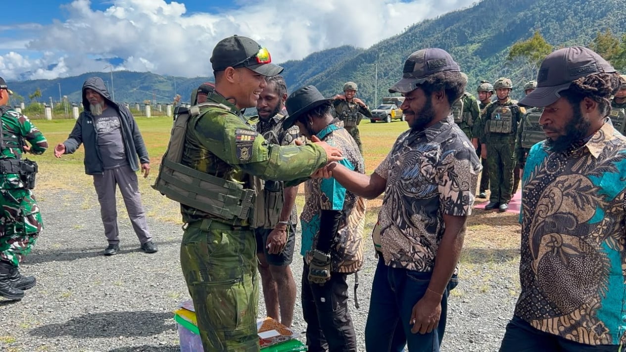 Five Former OPM Members Pledge Allegiance to Indonesia in Puncak Jaya After TNI's Humanistic Approach