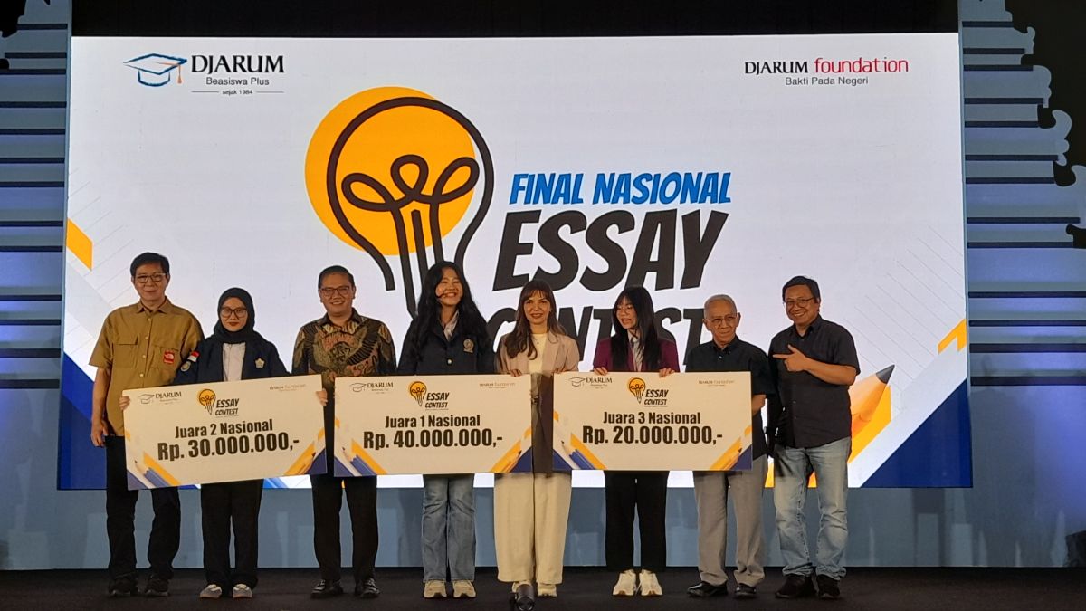 Essay Contest Encourages Students to Think Critically and Find Solutions
