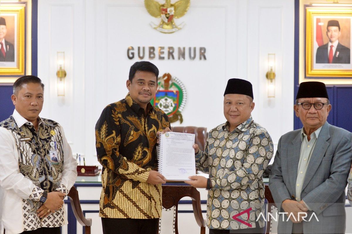 North Sumatra Governor Bobby Receives 15 Candidates for Information Commission