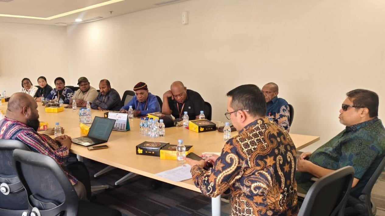 Mimika DPRD Special Committee Meets Presidential Adviser, Demands Resolution of Papua Labour Disputes