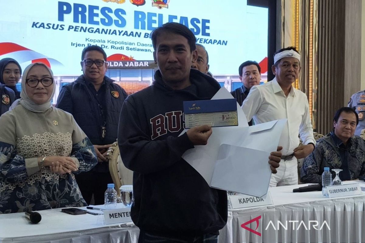 West Java Governor Dedi Mulyadi Donates Rp250 Million Bounty to Abuse Victim's Family