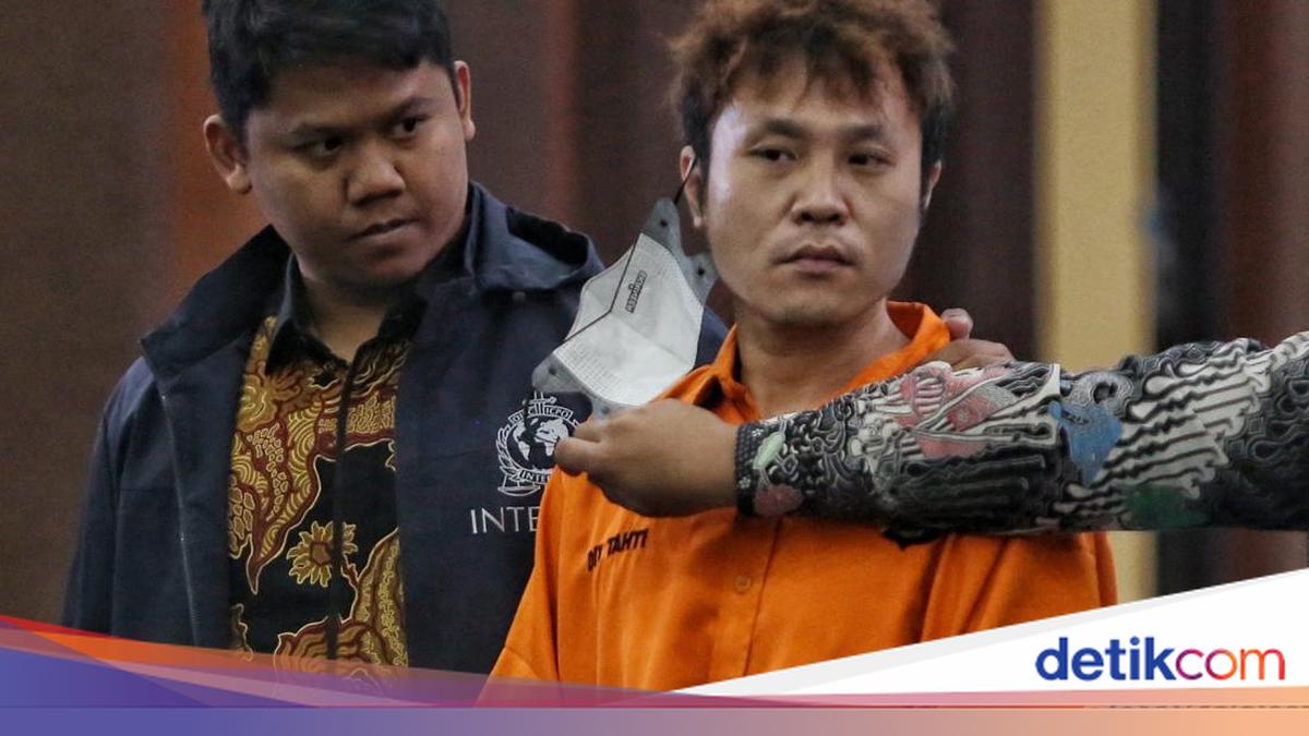 Flight of China's Most Wanted Fugitive Ends Upon Entering Indonesia