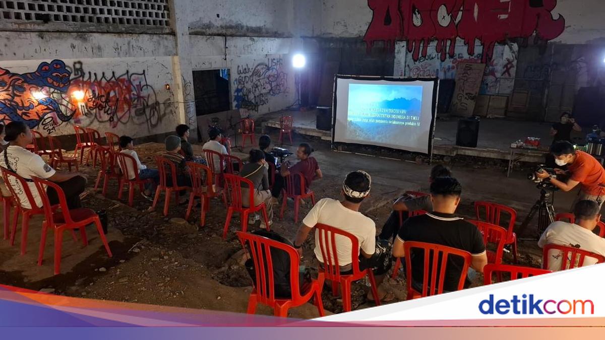 Nostalgia for the 90s: Tabanan's Former Cinema Revived Through Outdoor Screenings