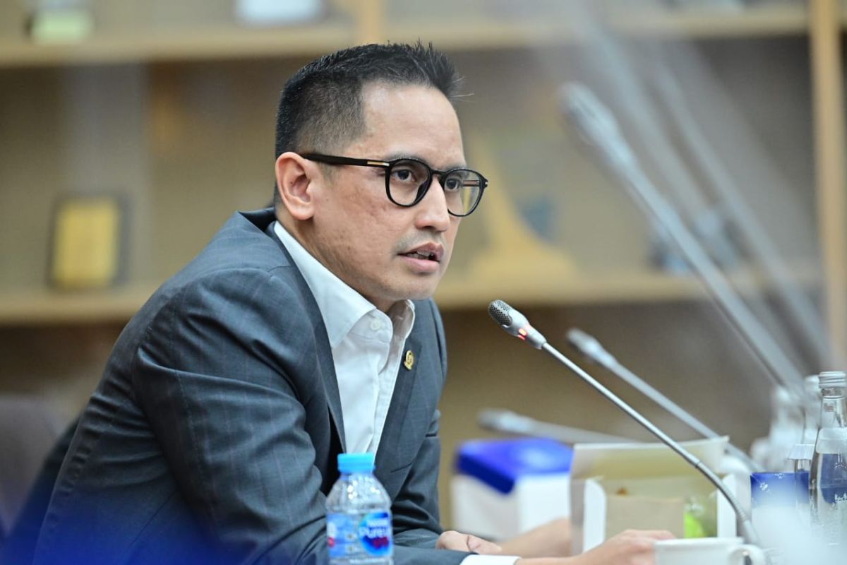 House Member Backs Kendal's Sea Alms Tradition as National Agenda