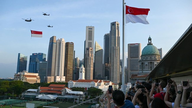 Layoffs Surge in Singapore, University Graduates Hardest Hit