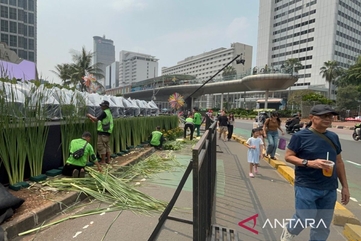 Jakarta's 499th Anniversary Celebrations Draw Crowds to Bundaran HI