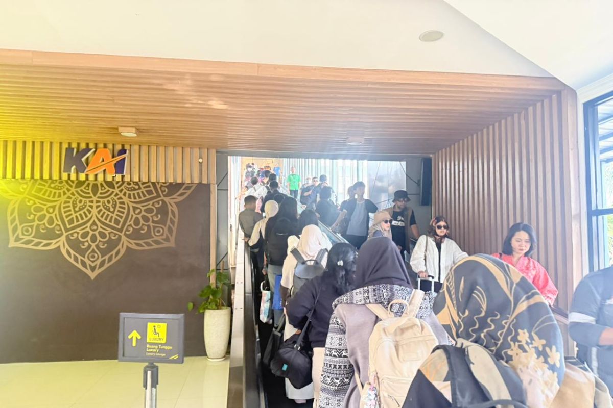 987,851 Discounted Transport Tickets Booked for School Holiday Weekend
