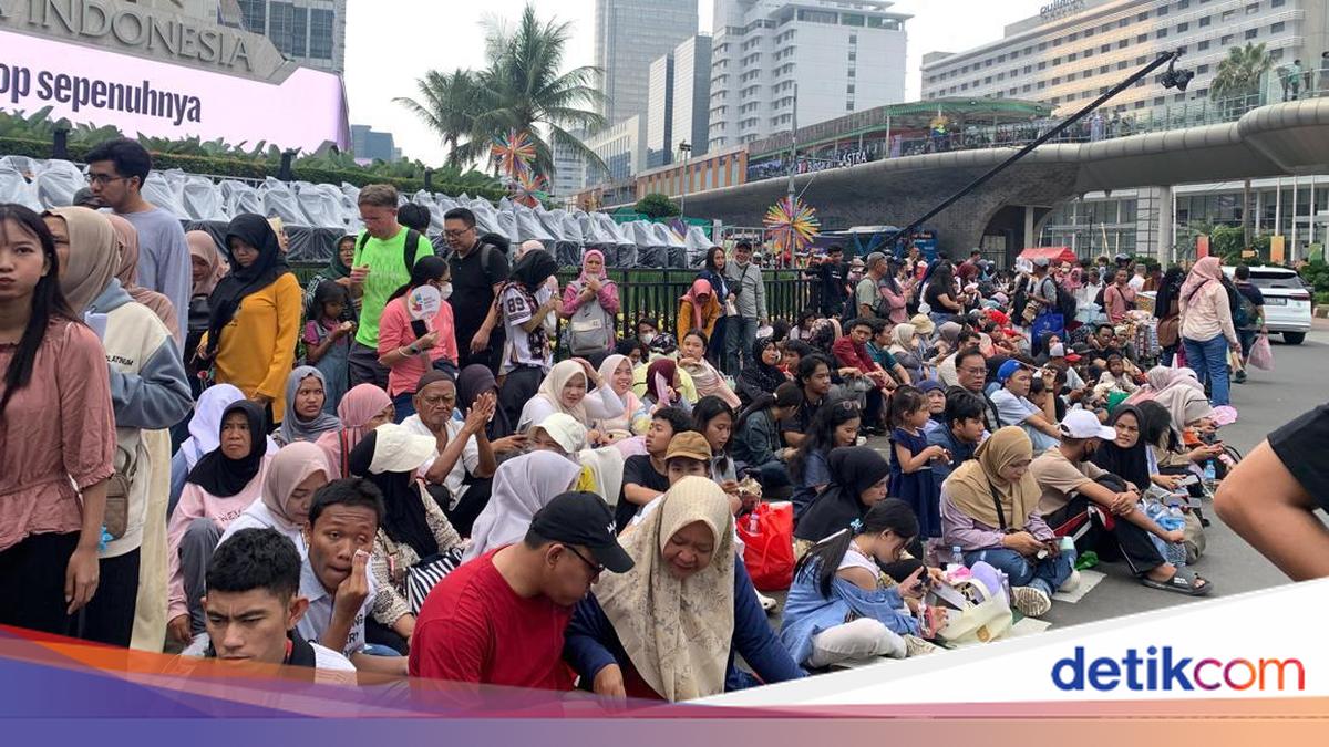 Residents Begin to Flock to Bundaran HI Ahead of Jakarta's 499th Anniversary Peak Celebration