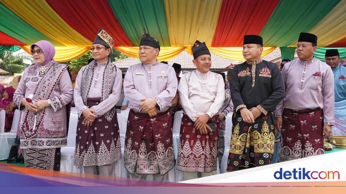 Religious Affairs Minister Opens MTQ Parade in Kuansing, Riau Governor and Police Chief Attend