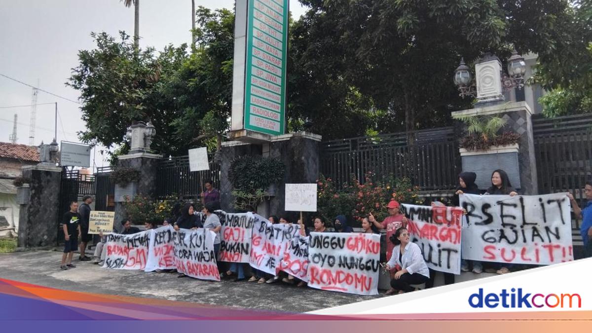 Former Employees of Griya Mahardika Hospital in Bantul Protest Four Months of Unpaid Wages