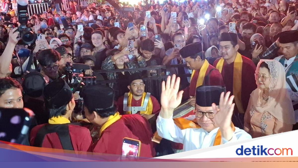 Pramono and Rano Attend Peak of Jakarta's 499th Anniversary, Accompanied by Tanjidor Music