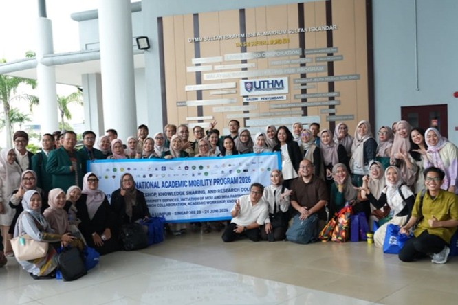 Indonesian Students Strengthen AI Literacy for Future Teachers in Malaysia