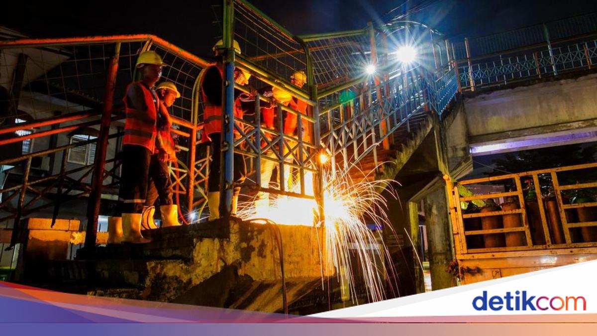 Bogor Station Footbridge Demolished, Pelican Crossing to Be Built