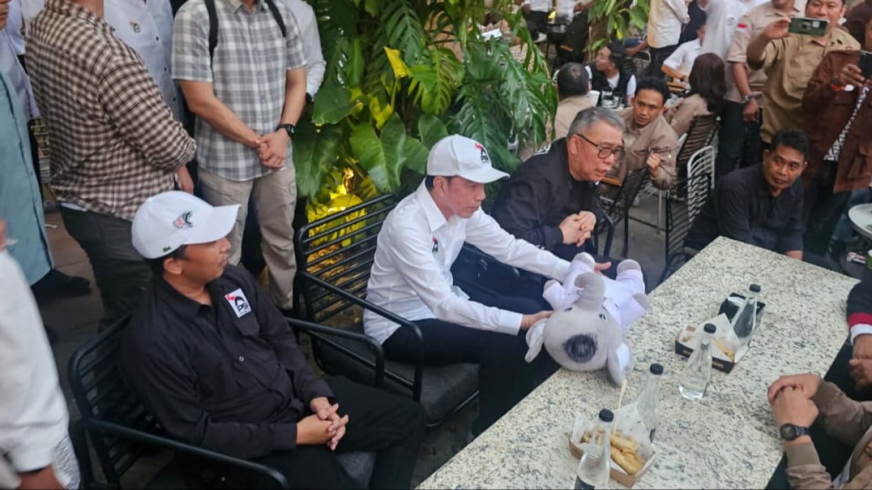 Jokowi Speaks Out on Wearing PSI Attire