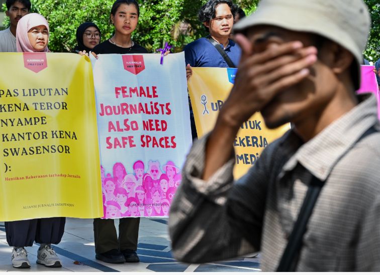 Transparency of Critics' Track Record Deemed Essential for Healthy Public Discourse
