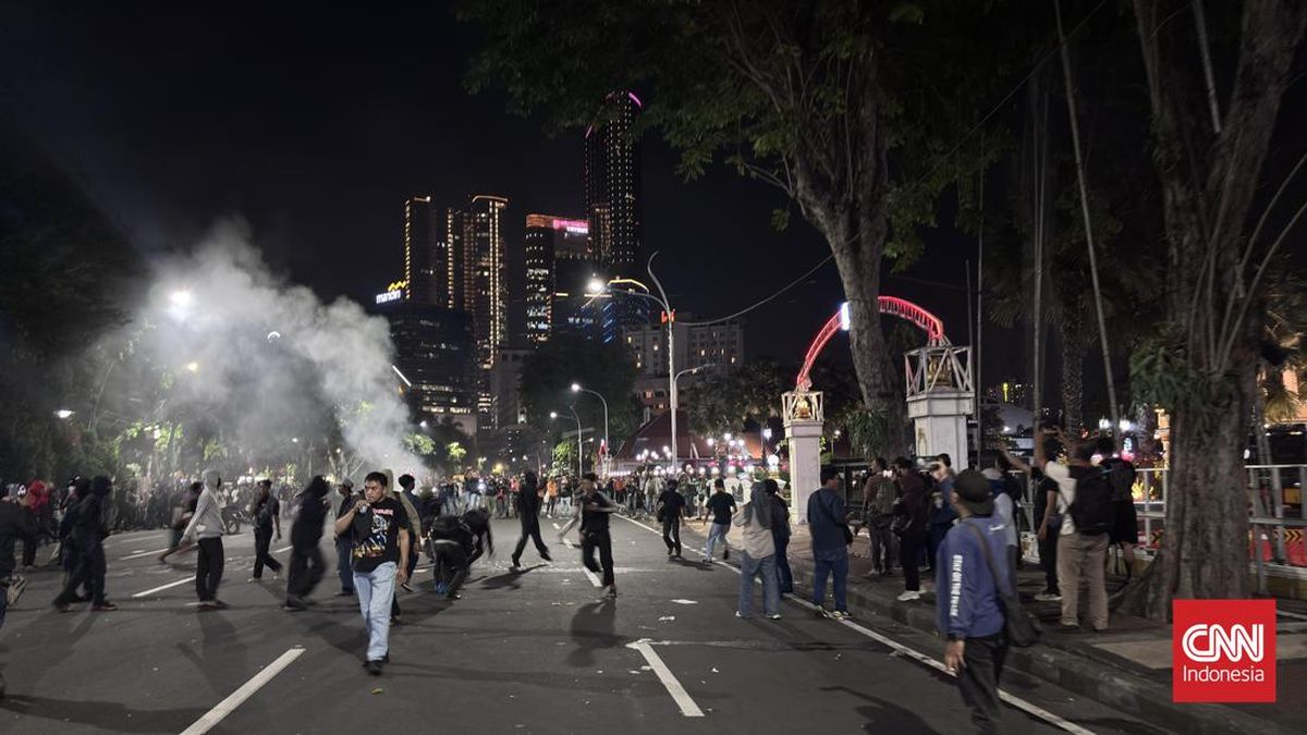 Professors' Alliance Condemns Alleged Repressive Actions Against Surabaya Protesters