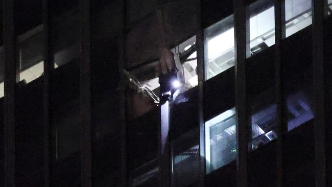 Small Plane Crashes into Beijing's Tallest Skyscraper, Killing Pilot