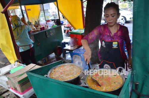 West Java Goes Global: Halal Tourism as a New Engine for Indonesia's Sharia Economic Growth