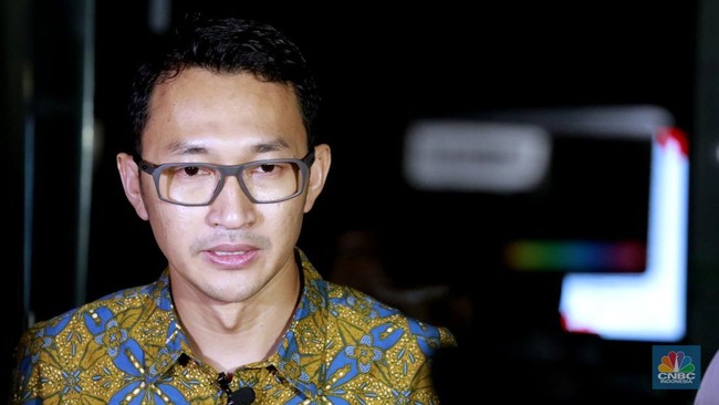 KPK Probes Alleged Fee Collection in Railway Projects, Former Ministry Official Summoned