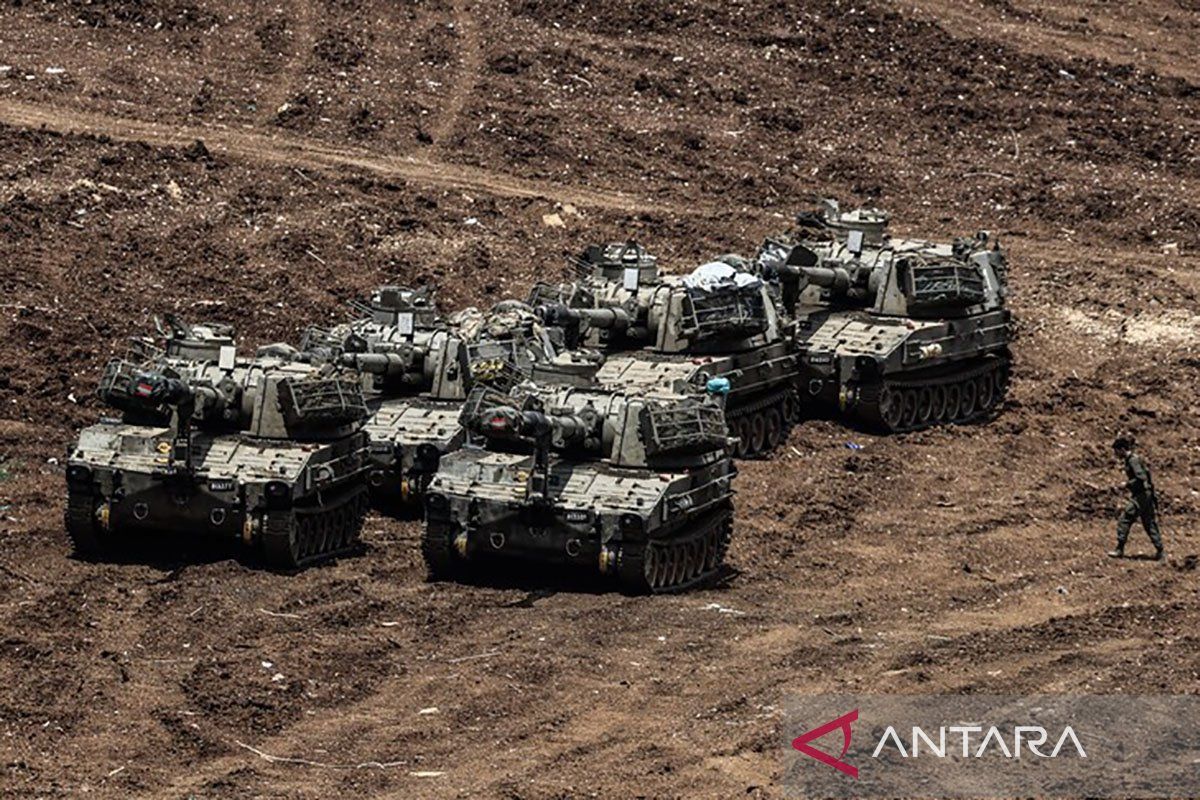 Israel to Begin Trial Withdrawal of Troops from Southern Lebanon