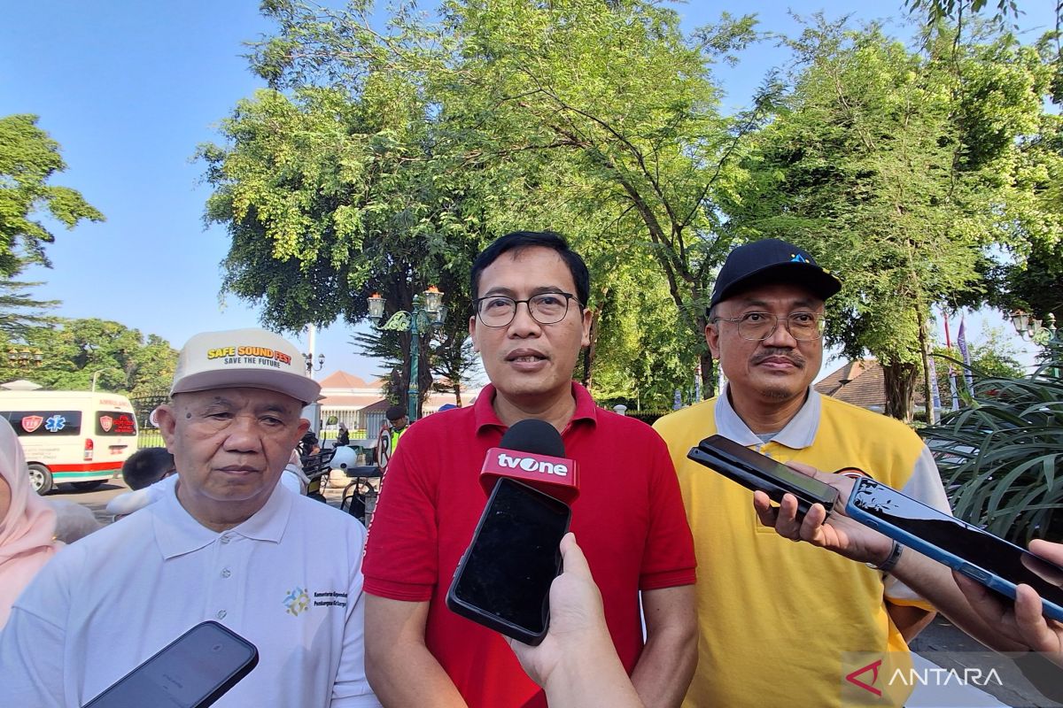 Ministry Stresses Father's Role in Parenting Cannot Be Replaced by AI