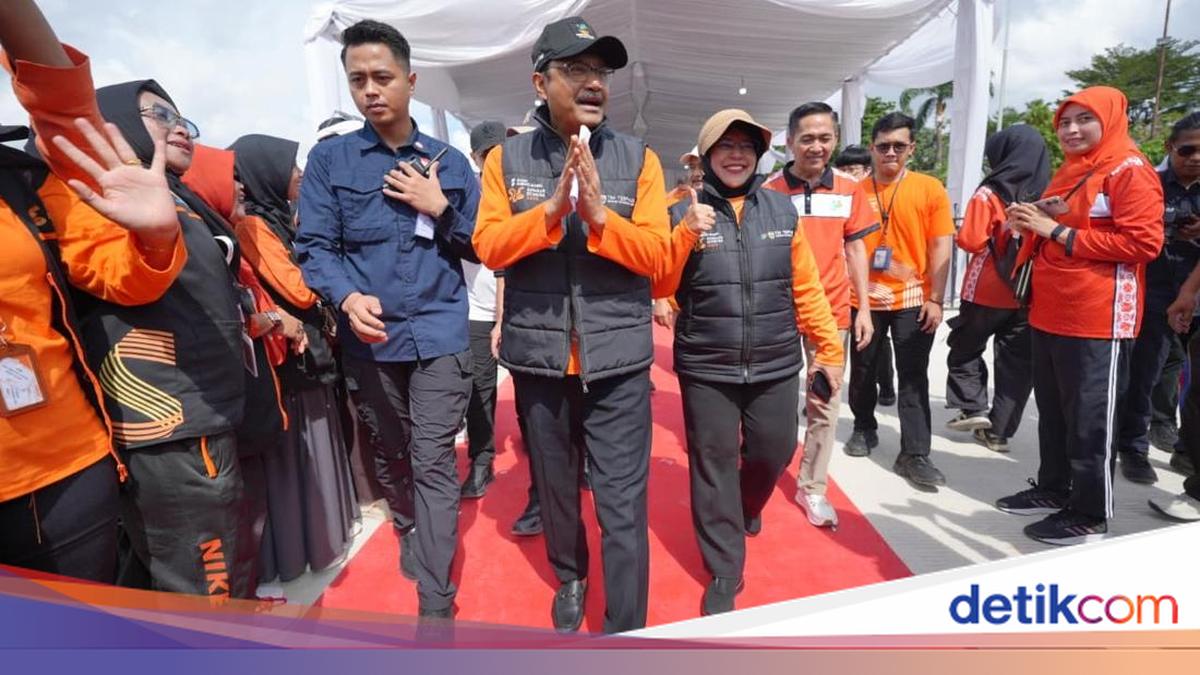 Gus Ipul Leads Oath of Thousands of Economic Census Officers in South Sumatra