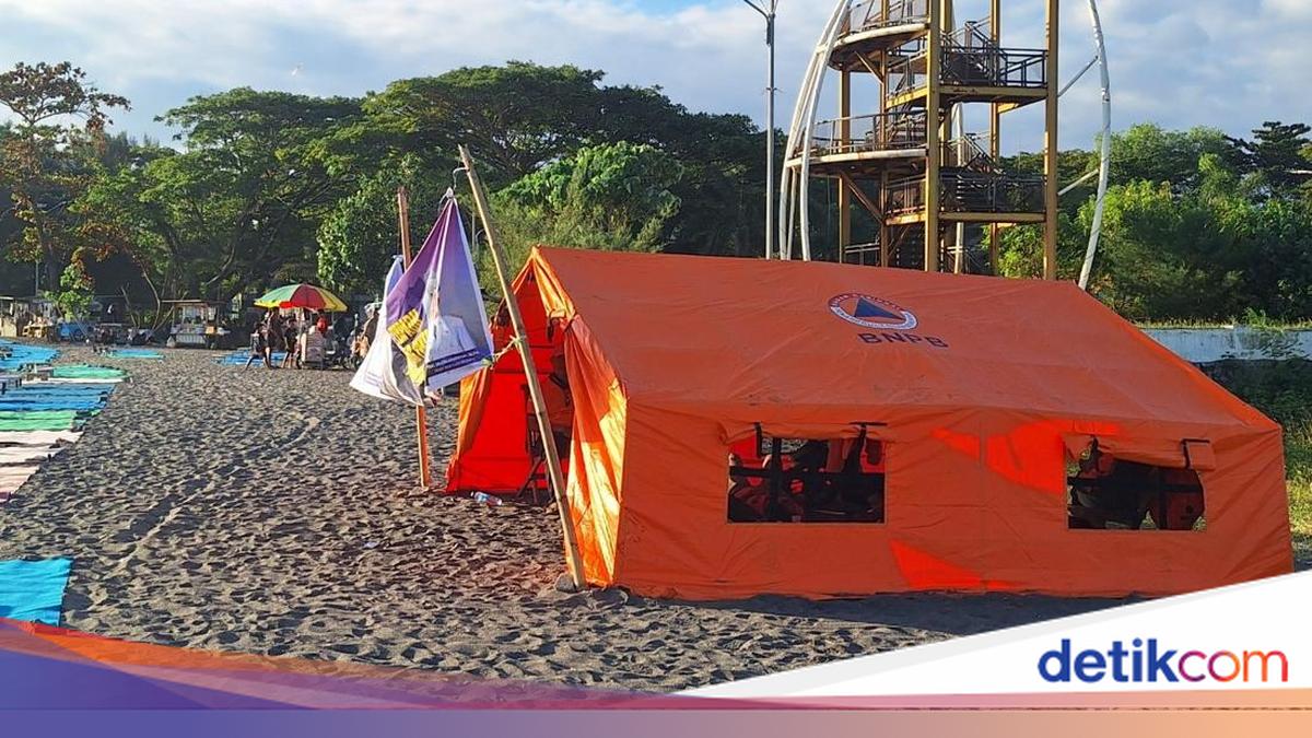 Mataram BPBD Sets Up Beach Posts During School Holidays