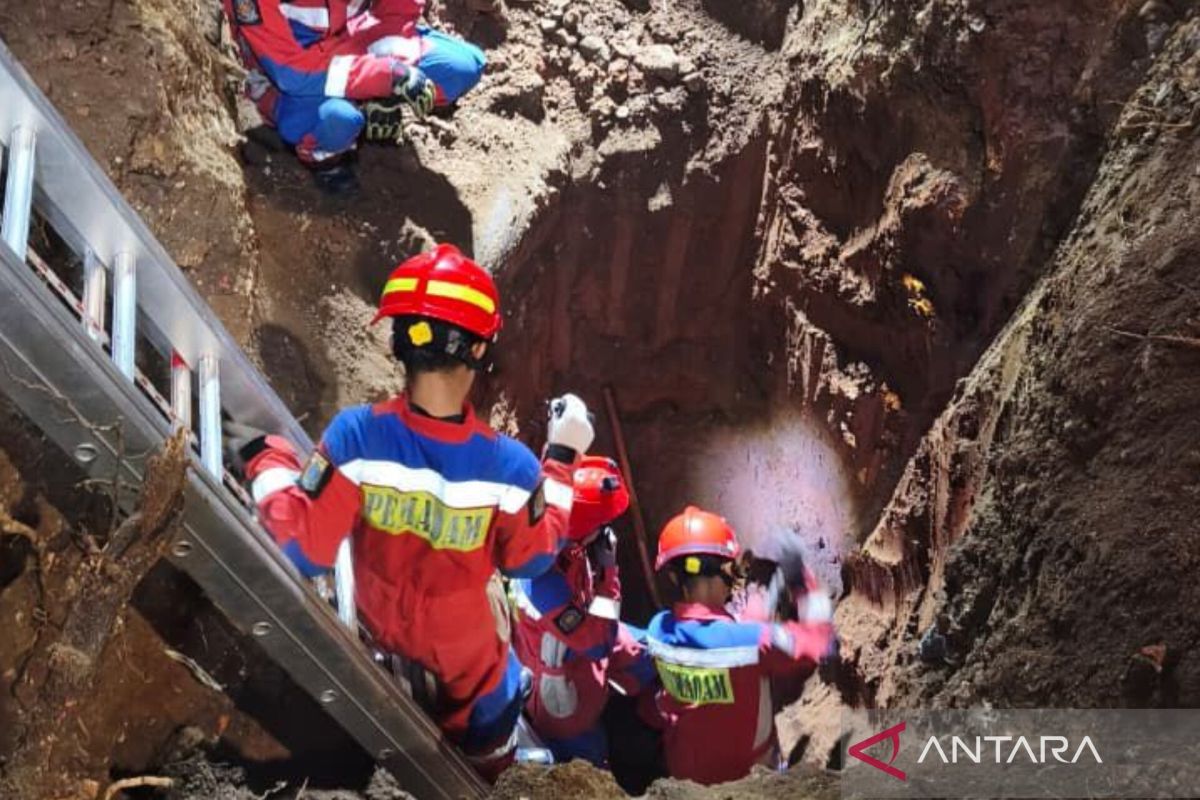 Child dies after being trapped for four hours in Tebet project hole