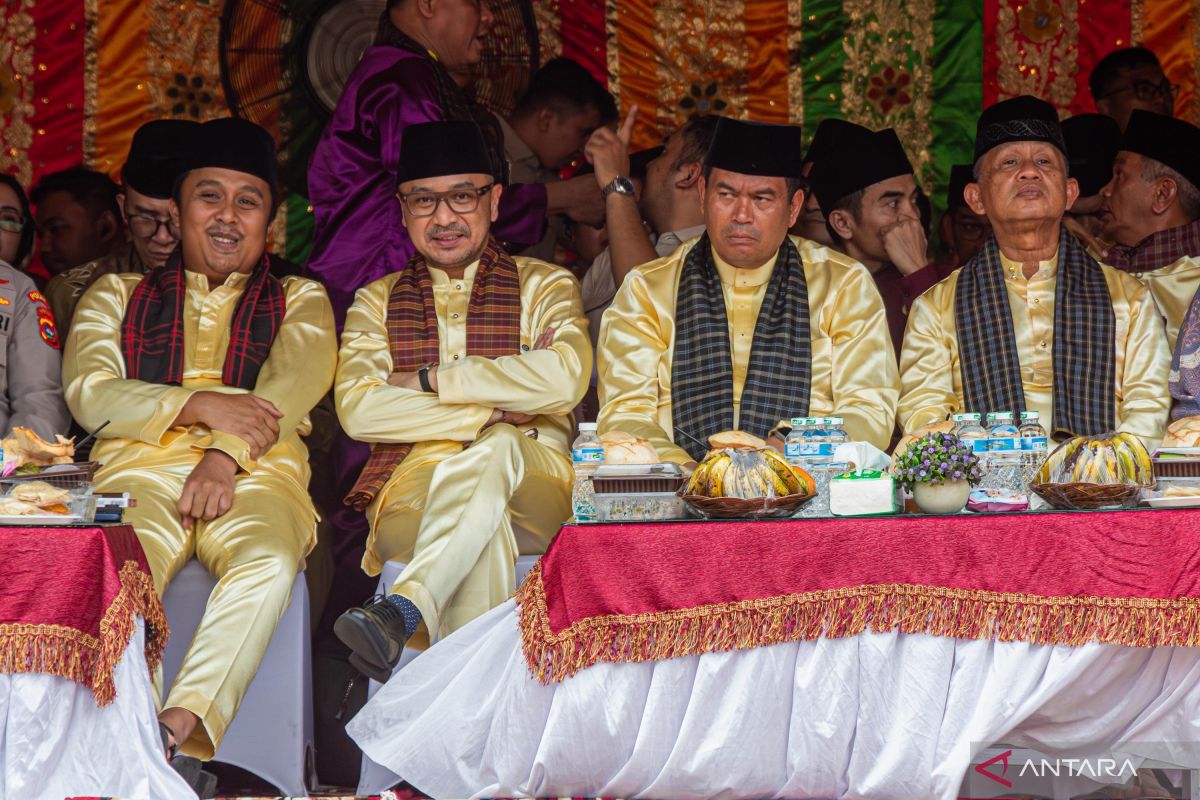 Deputy Culture Minister Attends Peak of Tabuik Pariaman Festival