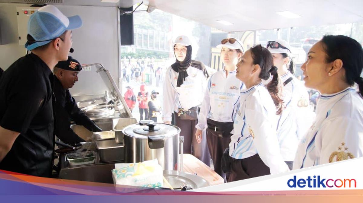 Welcoming Bhayangkara Anniversary, Metro Jaya Police and Japanese Chef Cook Fried Rice at CFD