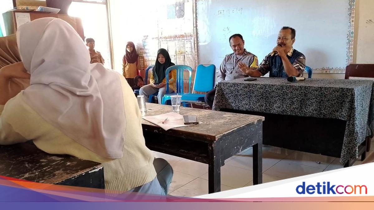 Parents Protest as Primary School in Lombok Withholds IDR 200 Million in Student Savings