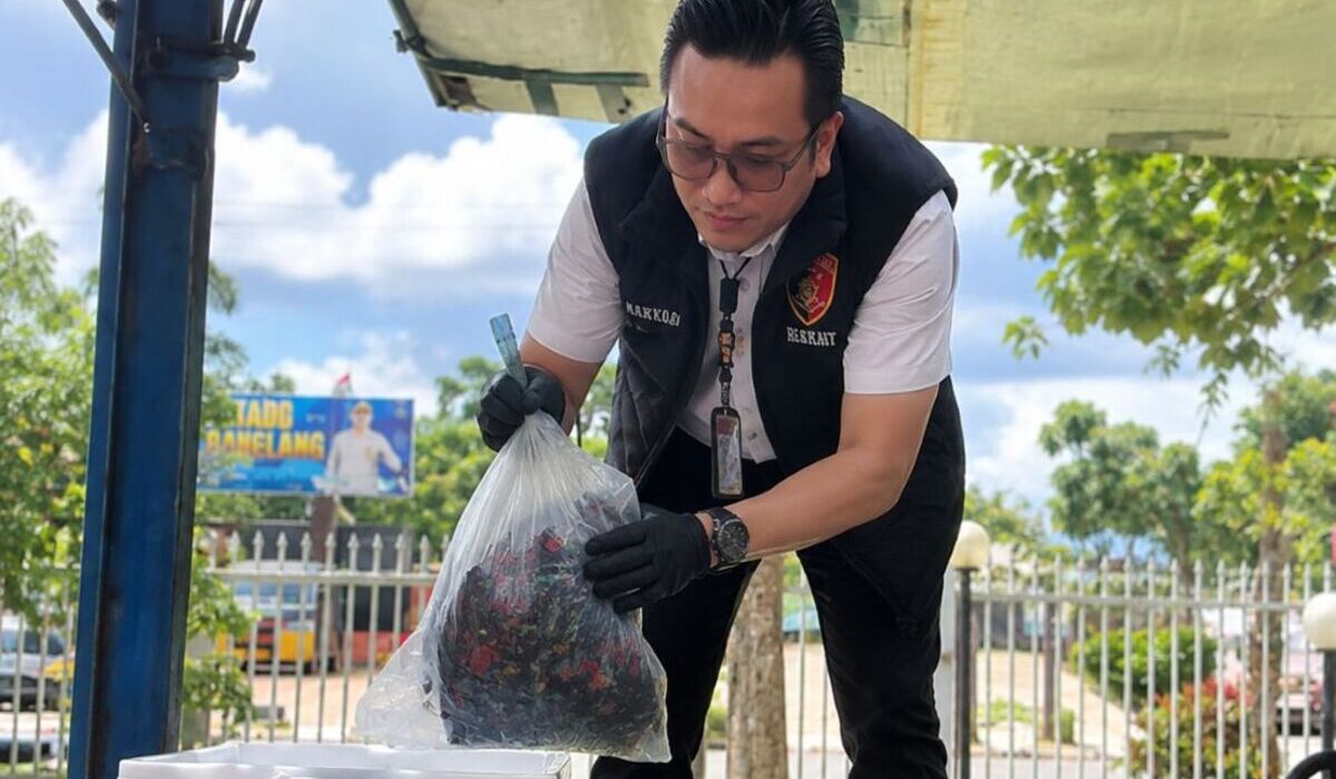 Barelang Police Uncover Meth Smuggling Attempt Hidden in Baby Supplies