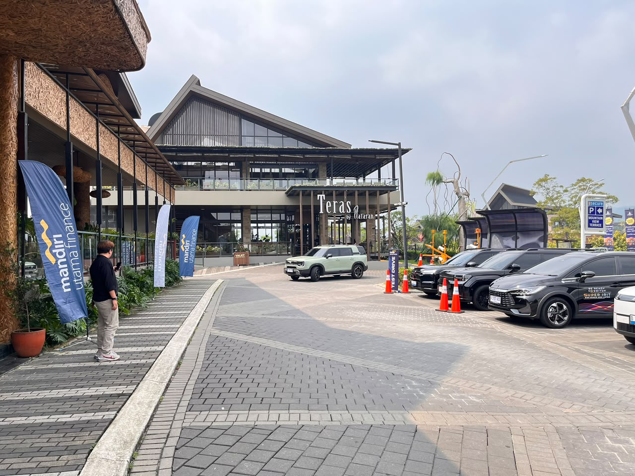Mandiri Utama Finance Boosts EV Adoption with Easy Financing and Test Drive Programme
