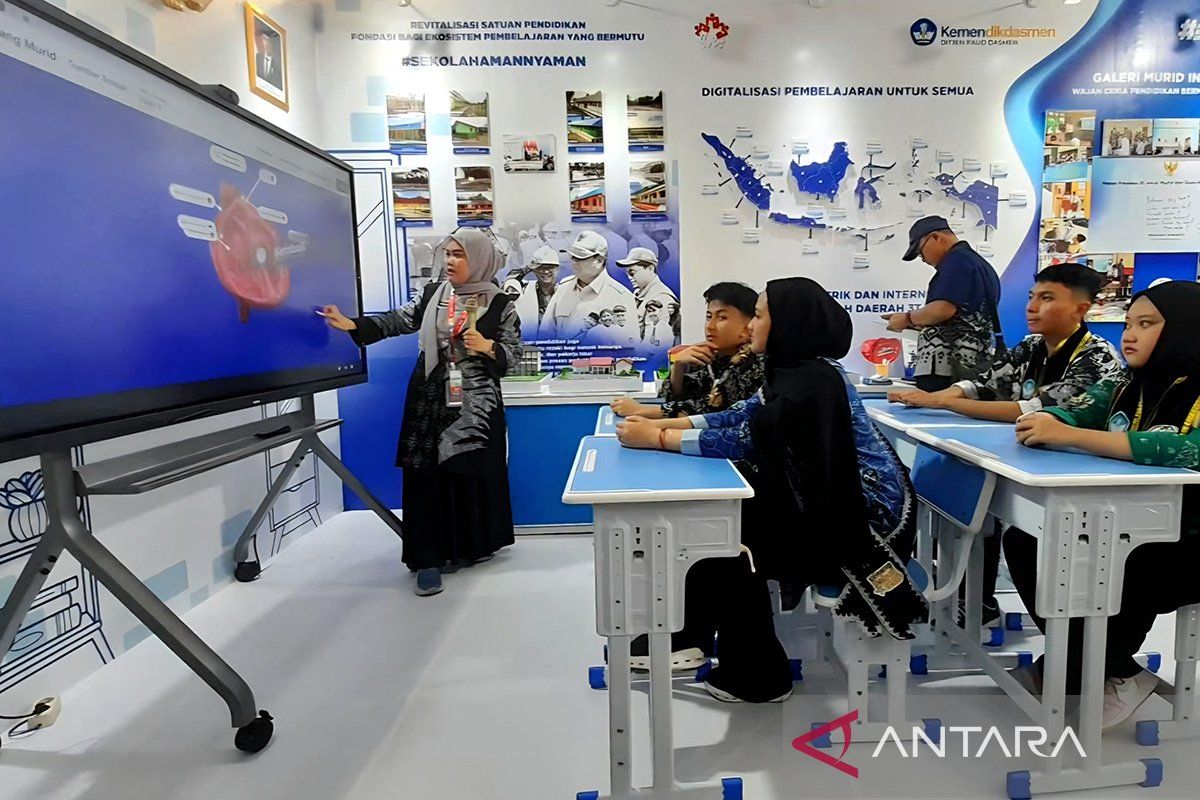 Education Ministry Highlights Interactive Panels as Key to Engaging Teaching Experience