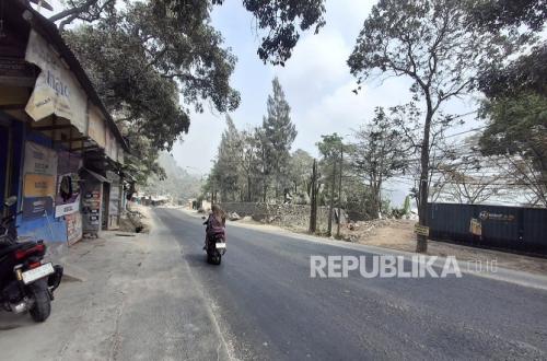 Viral 'Snow' in Cipatat Prompts Environmental Investigation in West Bandung
