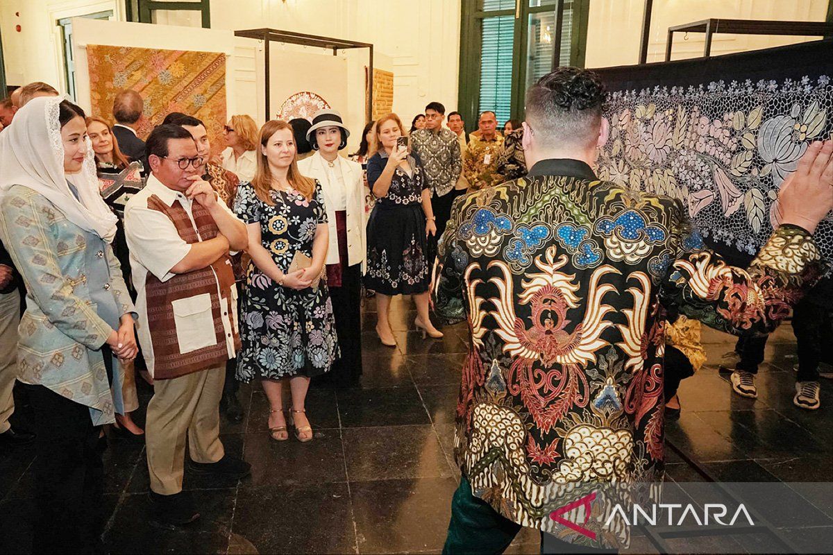 Pramono Appreciates Threads of Wax Exhibition as Symbol of RI-Hungary Collaboration