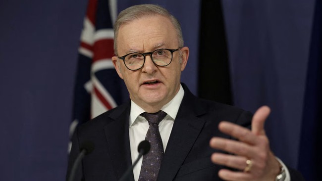 Australia and Vanuatu Sign Pact to Block Foreign Military Bases