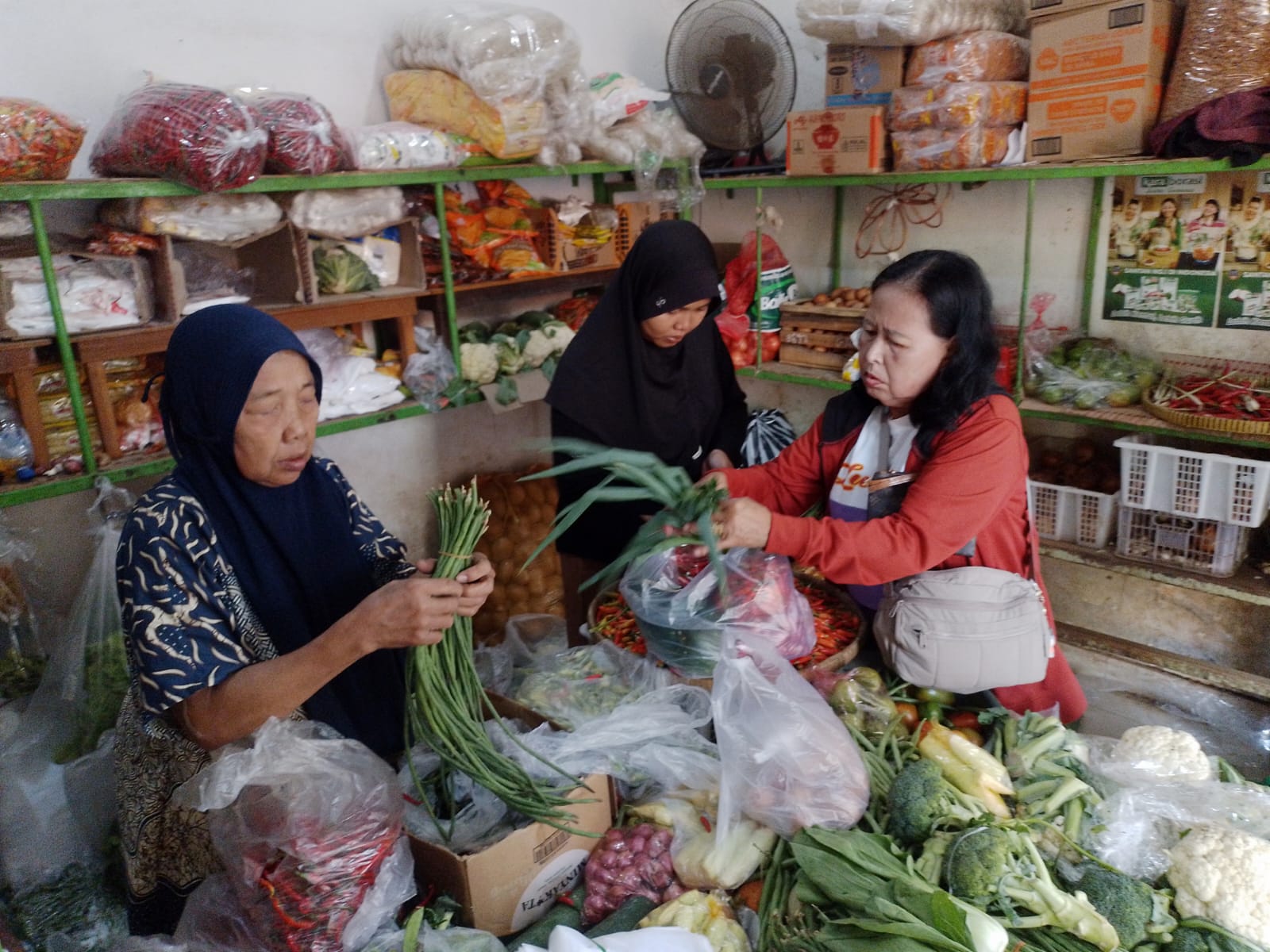 Vegetable Prices Drop Significantly at Klaten's Pasar Gedhe During Free Meal Programme Holiday
