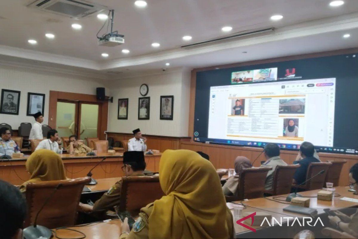 Sampang Facilitates State School Entry for Students Not Admitted to 'Sekolah Rakyat'