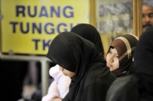 Bleeding and Desperate, Indonesian Migrant Worker from Cianjur Alleged Victim of Human Trafficking in Libya Begs President and Governor for Help