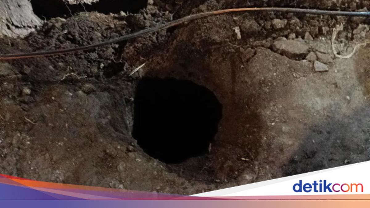 Child Dies After Falling into Futsal Court Construction Hole in South Jakarta